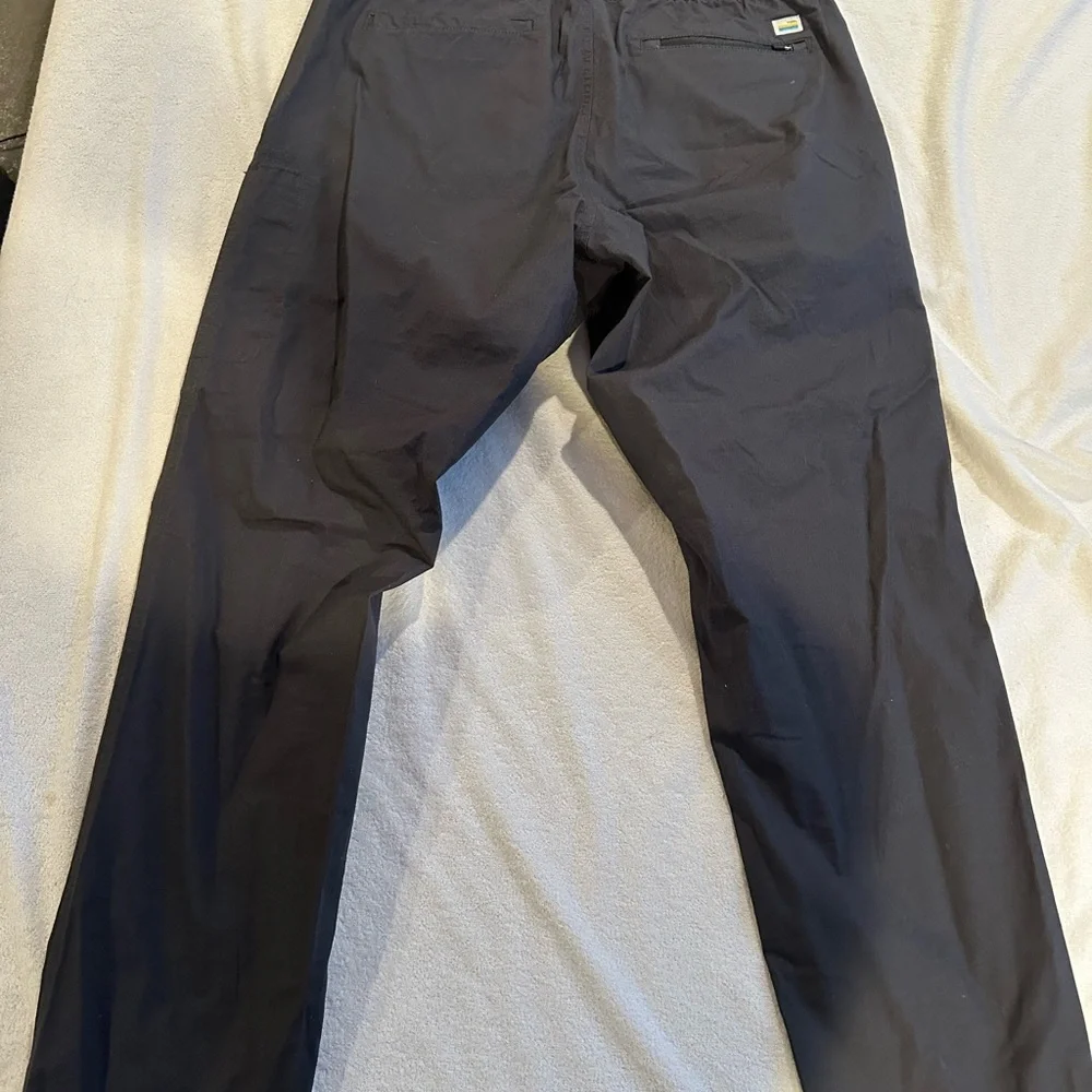 VUORI MENS PANTS SIZE LARGE - Picture 3 of 6